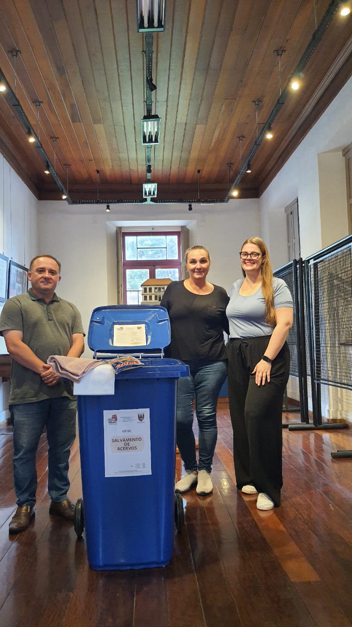 PROJETO LAÇOS E PONTOS NOS VALES DOA KIT DE SALVAMENTO AO MUSEU DO IMIGRANTE EM BENTO GONÇALVES